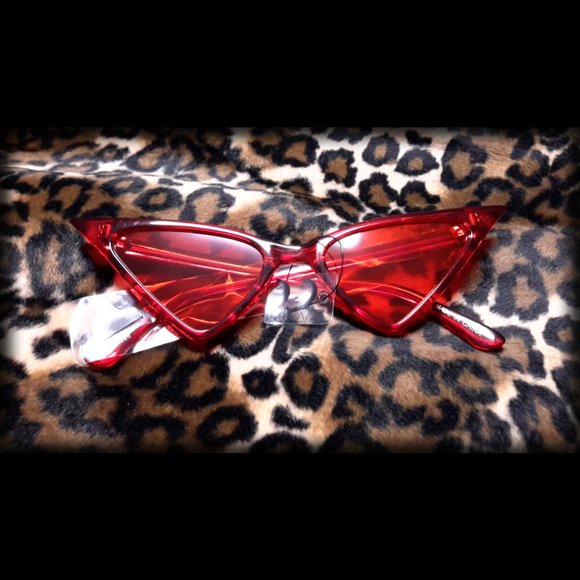 *SOLD* Retro Cat Eye 🍒Red🍒 Triangle Sunglasses NWT - Picture 5 of 5